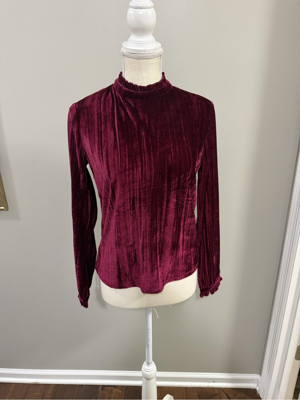 MELLODAY Burgundy Crushed Velvet Long-Sleeve Mock Neck Top.